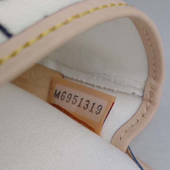 Dooney & Burke Disney Limited Edition Wristlet. - Picture 13 of 16